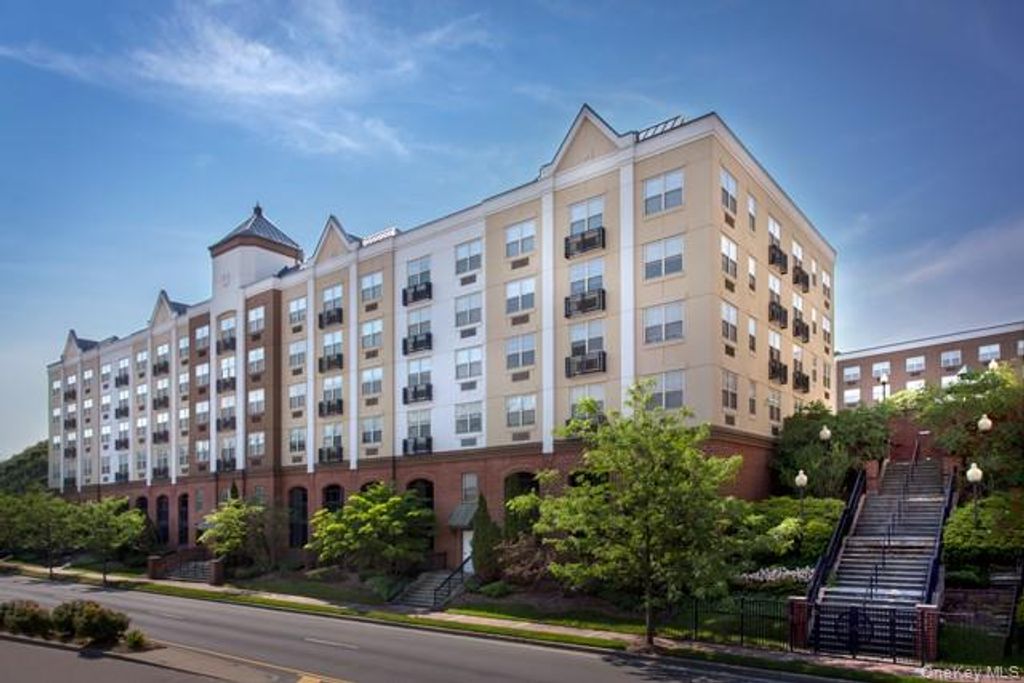 100 Glen Street N2318, Glen Cove, NY 11542