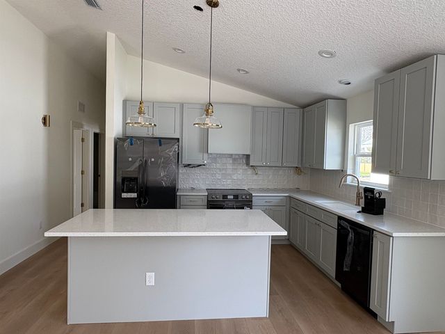 2861 N Seventh St, St Augustine, FL 32084