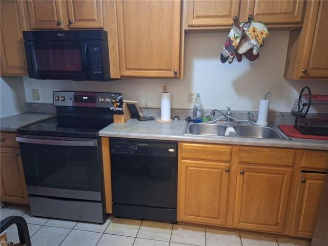 1571 Darren CIR, Portsmouth, VA 23703