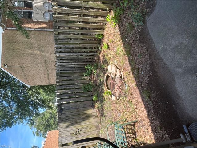 1571 Darren CIR, Portsmouth, VA 23703