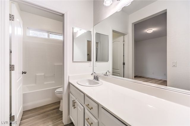 10641 Jamestown Square Avenue, Las Vegas, NV 89166