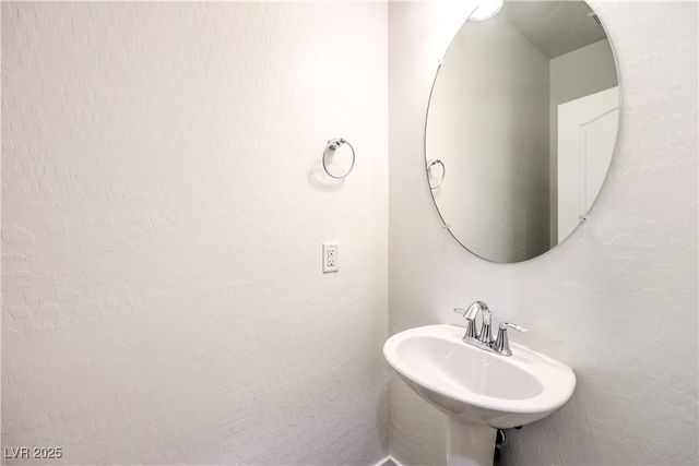 10641 Jamestown Square Avenue, Las Vegas, NV 89166