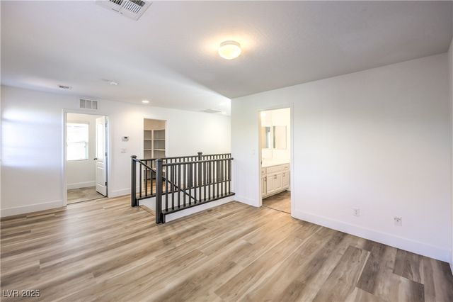 10641 Jamestown Square Avenue, Las Vegas, NV 89166