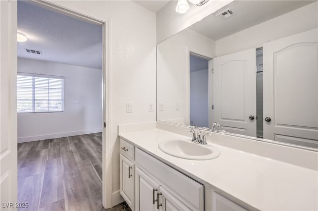 10641 Jamestown Square Avenue, Las Vegas, NV 89166