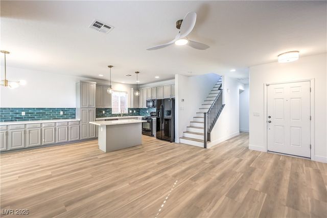 10641 Jamestown Square Avenue, Las Vegas, NV 89166