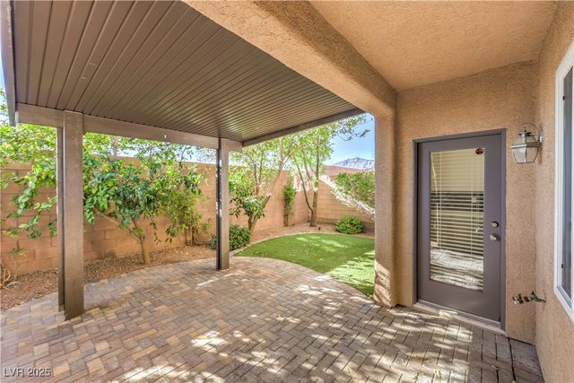 10641 Jamestown Square Avenue, Las Vegas, NV 89166