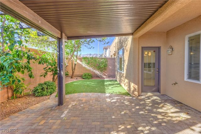 10641 Jamestown Square Avenue, Las Vegas, NV 89166