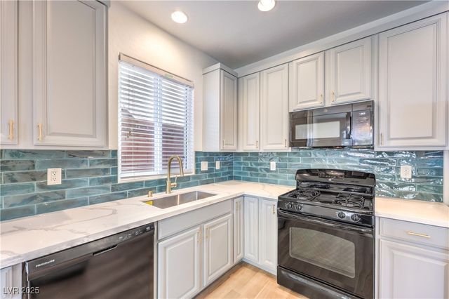 10641 Jamestown Square Avenue, Las Vegas, NV 89166