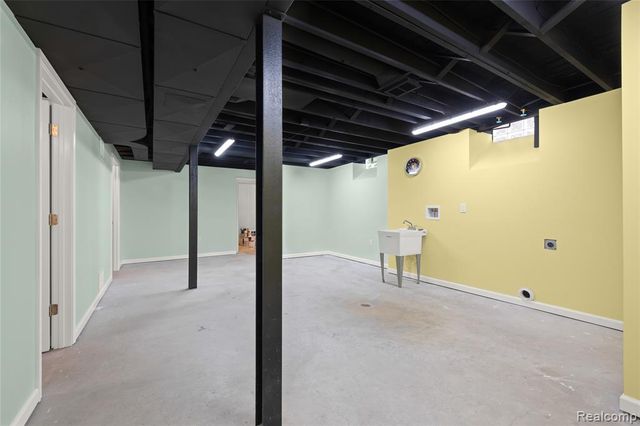 7828 Kolb Avenue, Allen Park, MI 48101