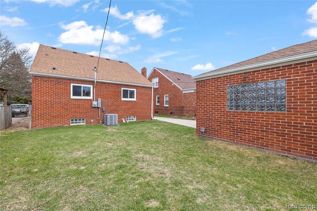 7828 Kolb Avenue, Allen Park, MI 48101