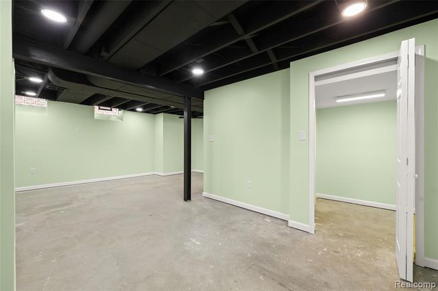 7828 Kolb Avenue, Allen Park, MI 48101