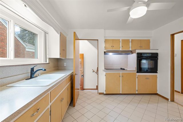 7828 Kolb Avenue, Allen Park, MI 48101