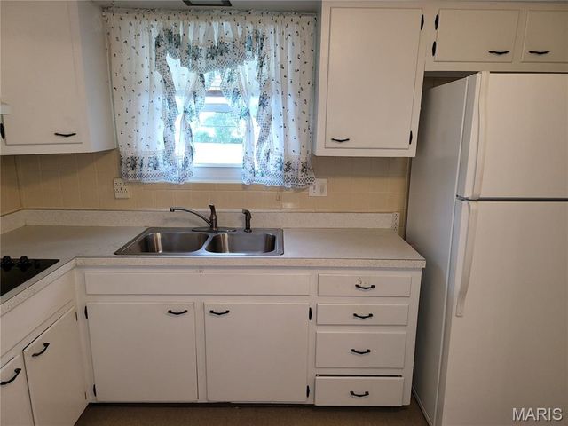 130 Sackett Drive, Florissant, MO 63033