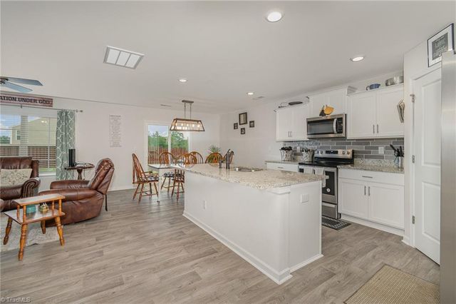 113 Stone River Way, Mayodan, NC 27027