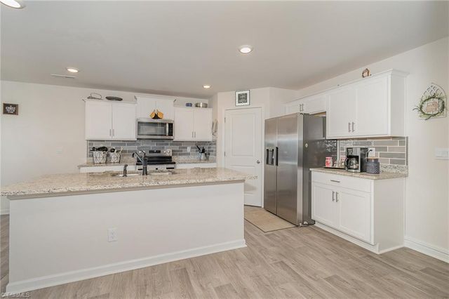 113 Stone River Way, Mayodan, NC 27027