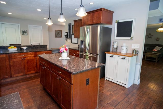22 Lafayette Rd, Templeton, MA 01468