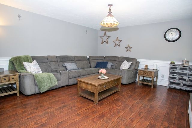 22 Lafayette Rd, Templeton, MA 01468