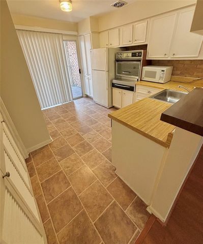 2727 Briarhurst Drive 21, Houston, TX 77057