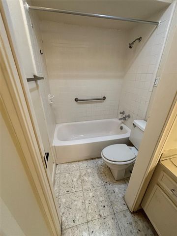 2727 Briarhurst Drive 21, Houston, TX 77057