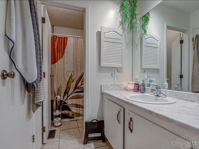 1808 Waynebrook Drive, Middletown, OH 45044