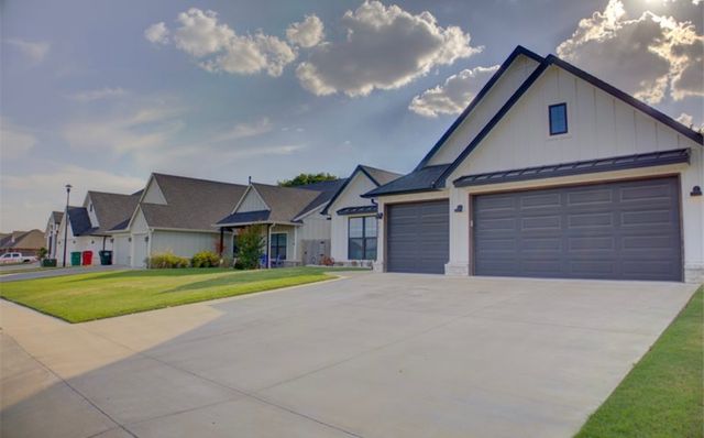 9224 N 141 East Avenue, Owasso, OK 74055
