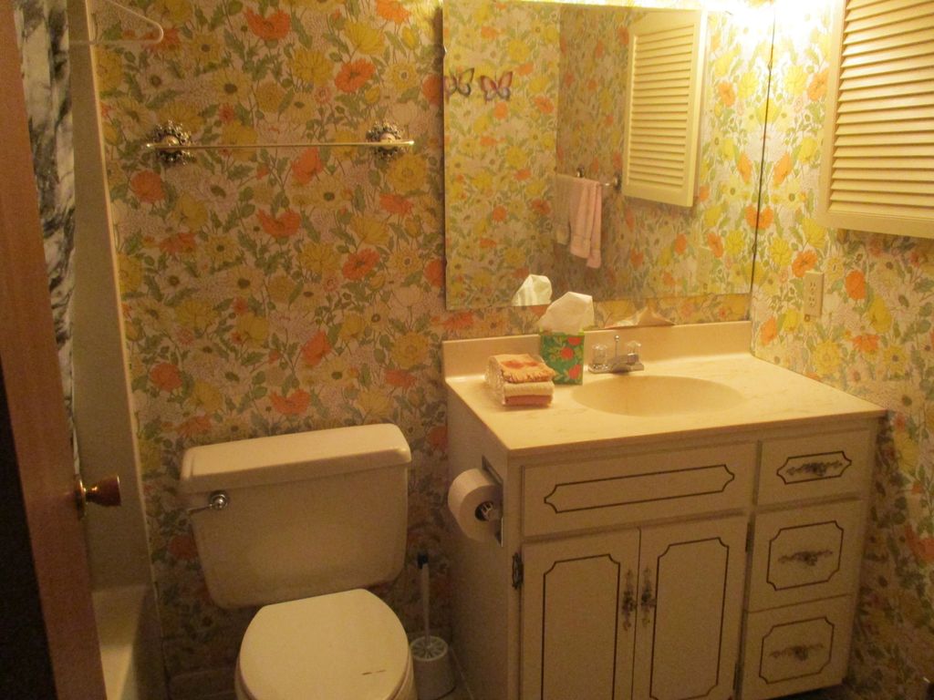 Image 12 of property listing at 905 Knottingham Drive, Ottawa, IL 61350