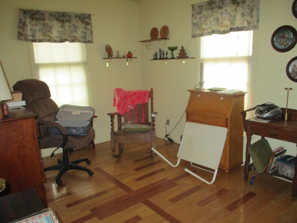 Image 13 of property listing at 905 Knottingham Drive, Ottawa, IL 61350