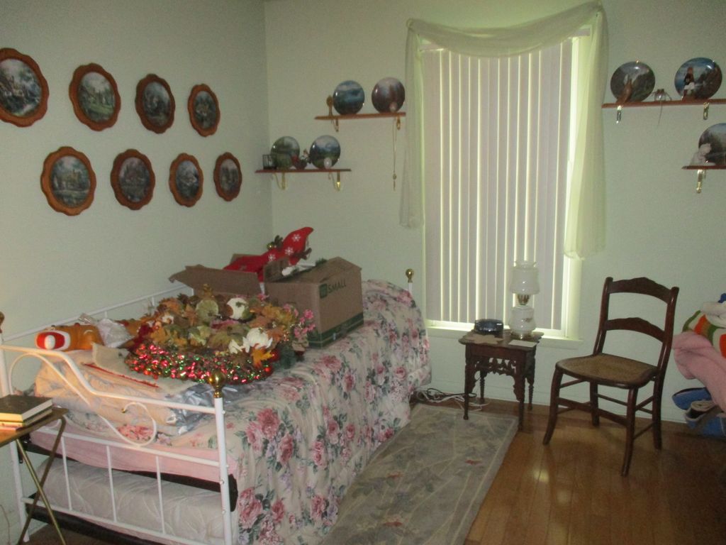 Image 14 of property listing at 905 Knottingham Drive, Ottawa, IL 61350