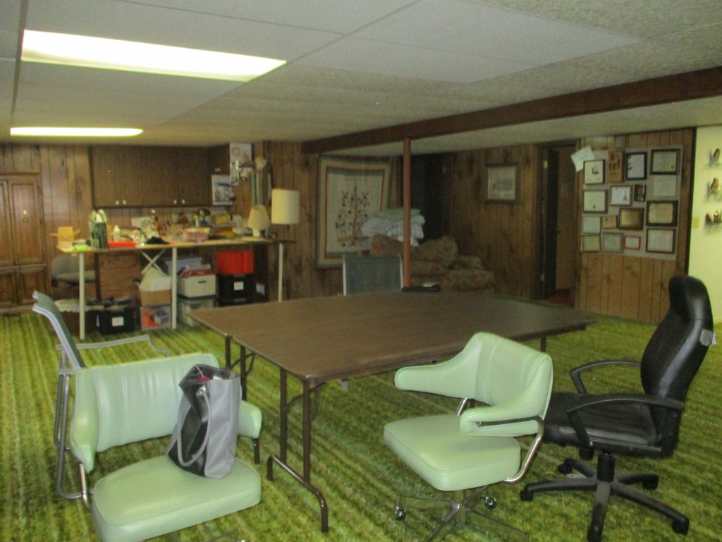 Image 16 of property listing at 905 Knottingham Drive, Ottawa, IL 61350