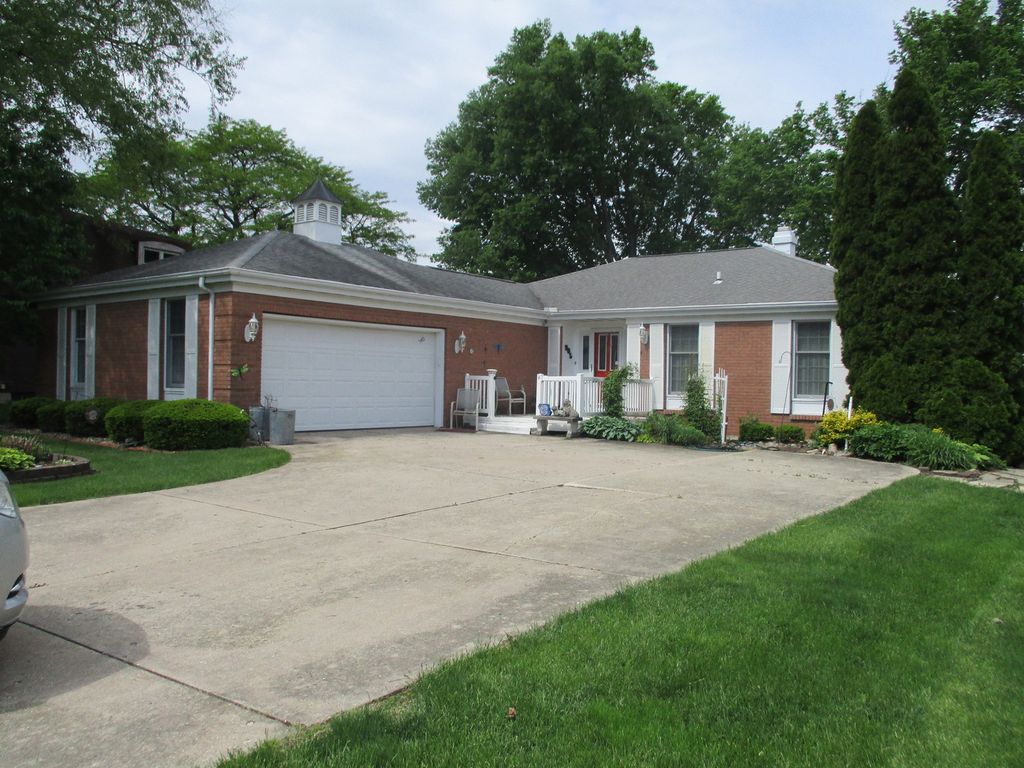 Image 19 of property listing at 905 Knottingham Drive, Ottawa, IL 61350