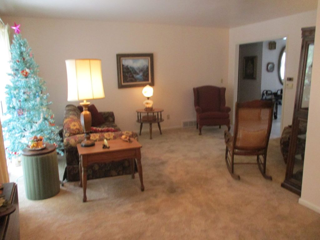 Image 7 of property listing at 905 Knottingham Drive, Ottawa, IL 61350