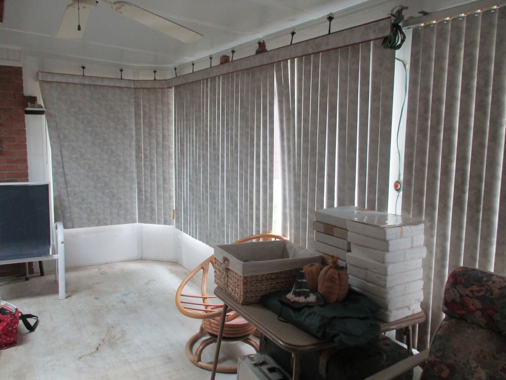 Image 10 of property listing at 905 Knottingham Drive, Ottawa, IL 61350