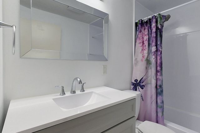 138 Rea St, Lowell, MA 01852