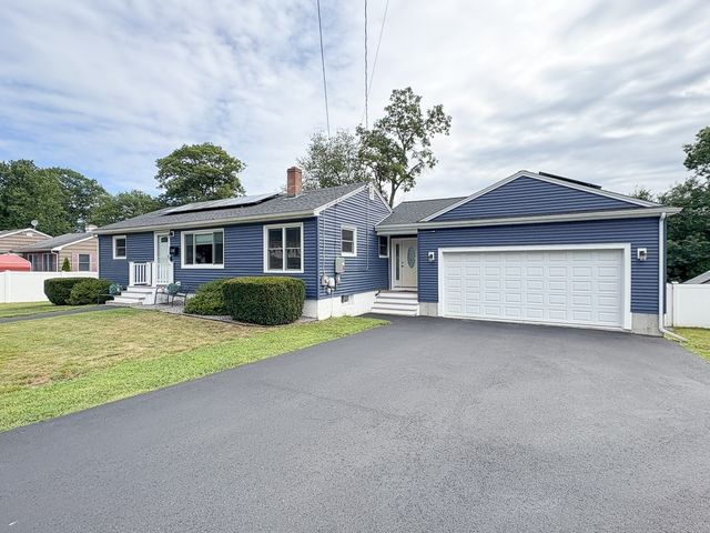 138 Rea St, Lowell, MA 01852