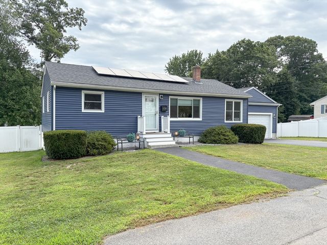 138 Rea St, Lowell, MA 01852