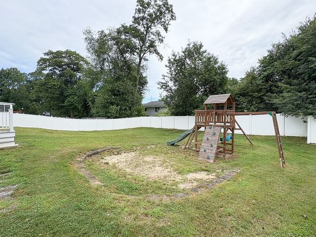 138 Rea St, Lowell, MA 01852
