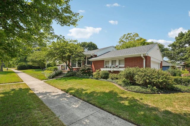 800 Emerson AVENUE, South Milwaukee, WI 53172