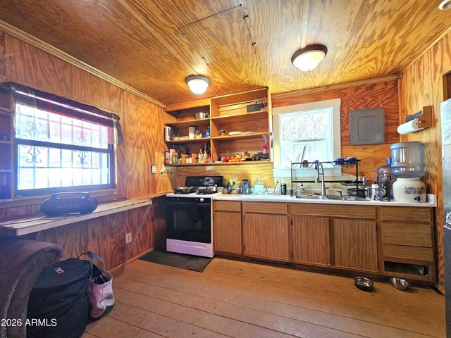 31 OLD DOUGLAS Road, Bisbee, AZ 85603