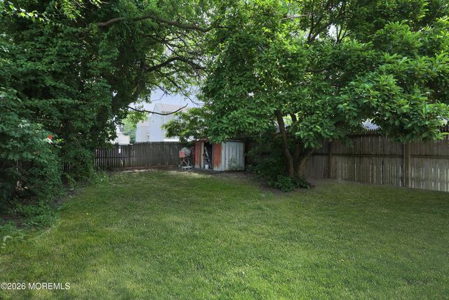 10 Lincoln Court, Keansburg, NJ 07734