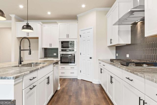 327 Grand Wehunt Drive, Hoschton, GA 30548