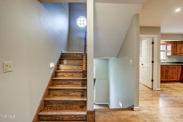 204 East Mountain View Road 40, Johnson City, TN 37601