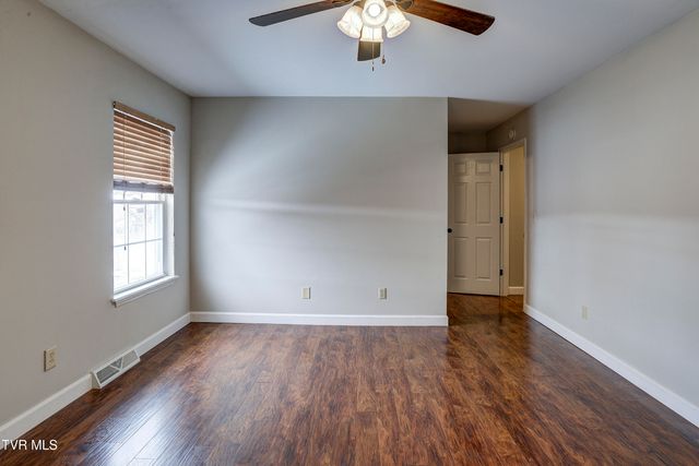 204 East Mountain View Road 40, Johnson City, TN 37601