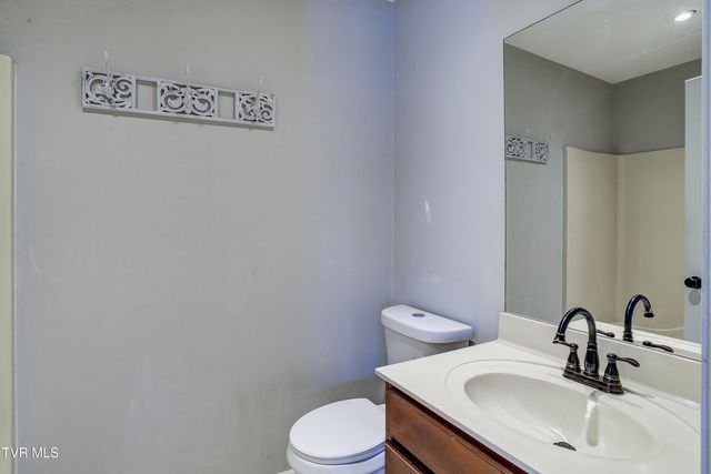 204 East Mountain View Road 40, Johnson City, TN 37601