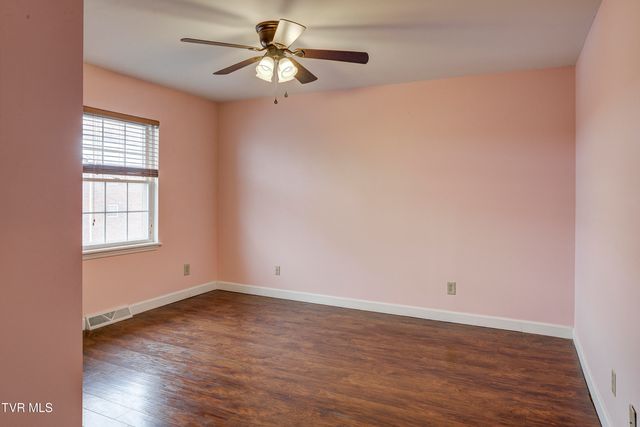 204 East Mountain View Road 40, Johnson City, TN 37601