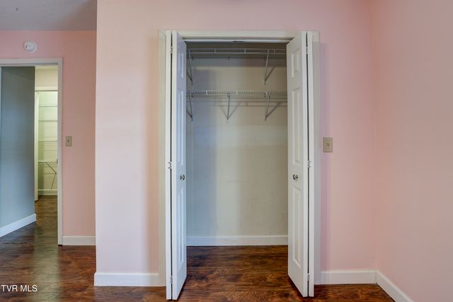 204 East Mountain View Road 40, Johnson City, TN 37601