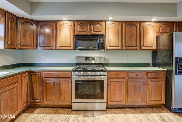 204 East Mountain View Road 40, Johnson City, TN 37601