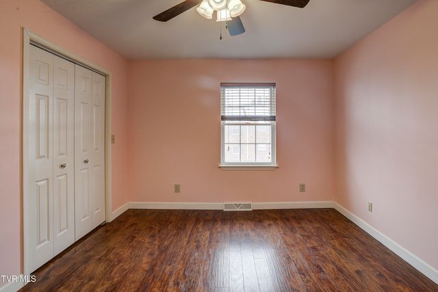 204 East Mountain View Road 40, Johnson City, TN 37601