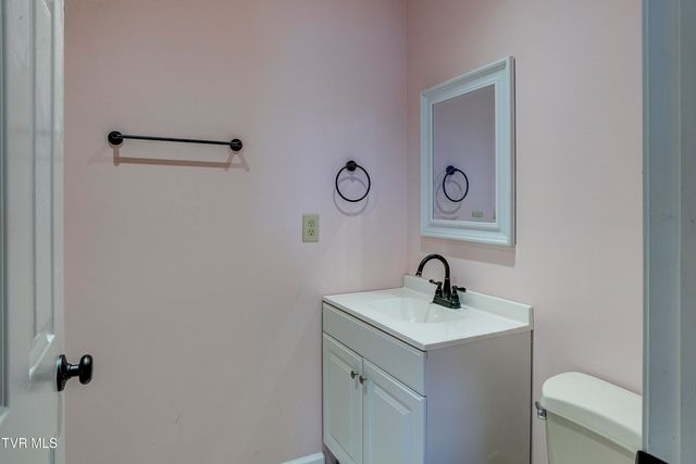 204 East Mountain View Road 40, Johnson City, TN 37601