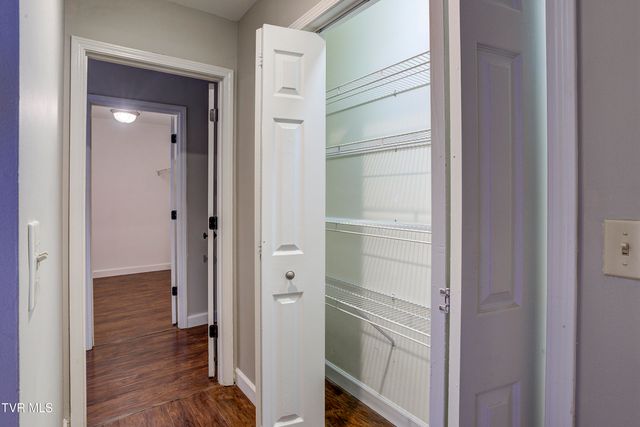 204 East Mountain View Road 40, Johnson City, TN 37601