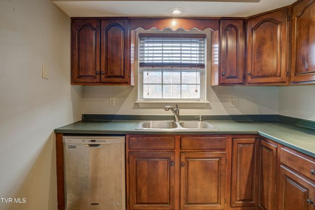 204 East Mountain View Road 40, Johnson City, TN 37601